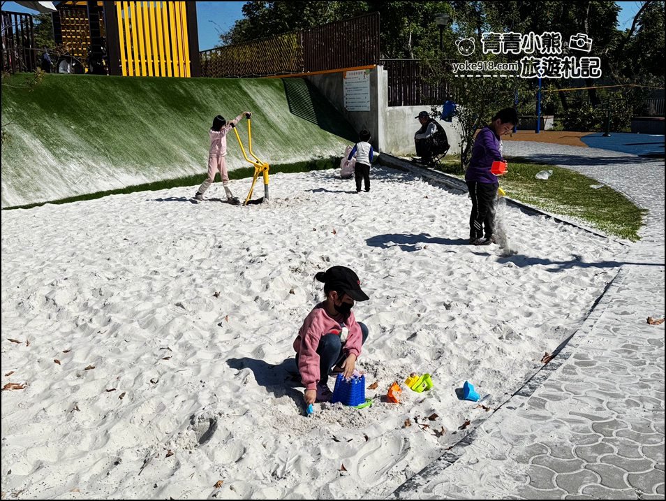 南投景點》草屯酷比親子公園~三層樓貨櫃溜滑梯,木星旋轉木馬,10幾種設施太好玩 @青青小熊*旅遊札記 南投景點》草屯酷比親子公園~三層樓貨櫃溜滑梯,木星旋轉木馬,10幾種設施太好玩 @青青小熊*旅遊札記
