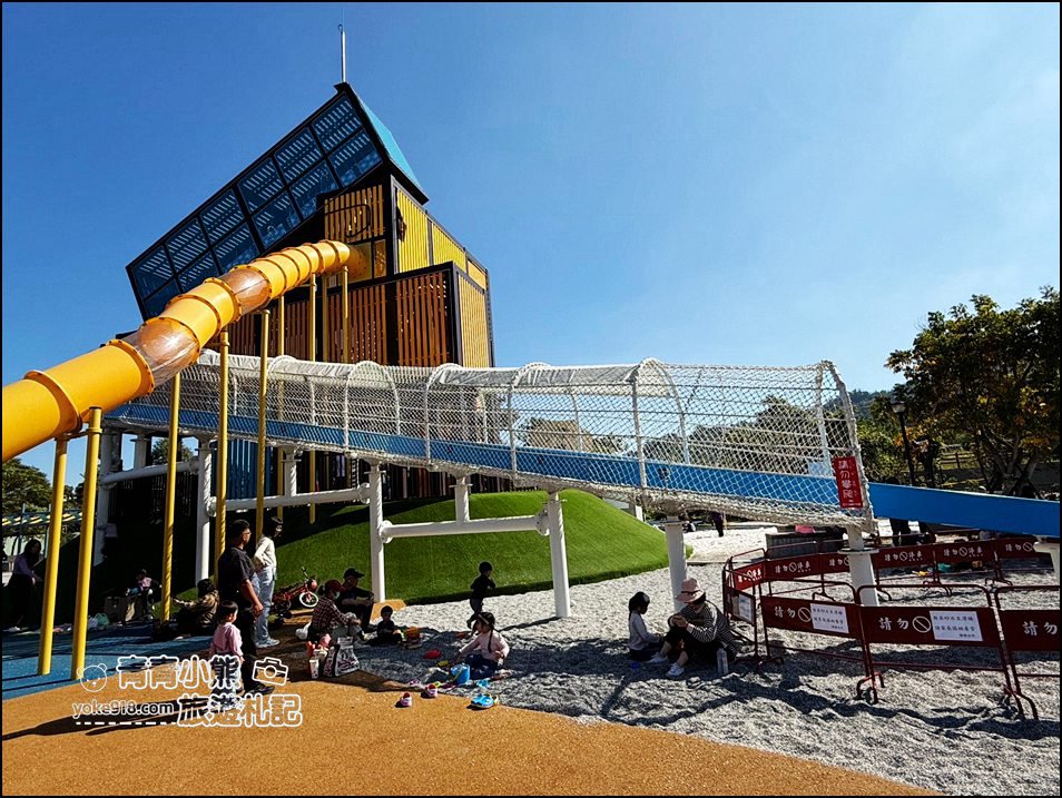 南投景點》草屯酷比親子公園~三層樓貨櫃溜滑梯，木星旋轉木馬，10幾種設施太好玩 @青青小熊＊旅遊札記