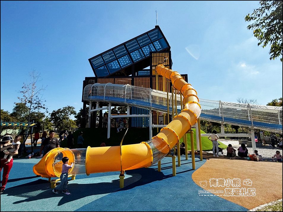 南投景點》草屯酷比親子公園~三層樓貨櫃溜滑梯,木星旋轉木馬,10幾種設施太好玩 @青青小熊*旅遊札記 南投景點》草屯酷比親子公園~三層樓貨櫃溜滑梯,木星旋轉木馬,10幾種設施太好玩 @青青小熊*旅遊札記