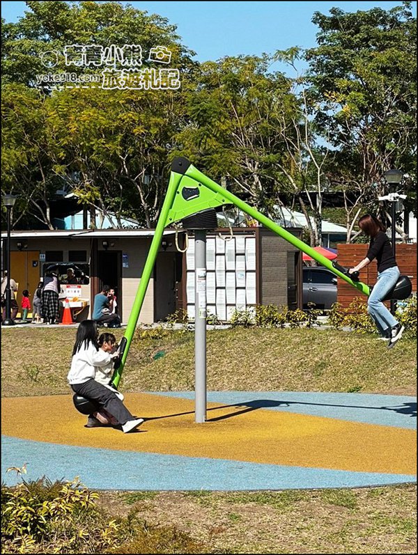 南投景點》草屯酷比親子公園~三層樓貨櫃溜滑梯，木星旋轉木馬，10幾種設施太好玩 @青青小熊＊旅遊札記