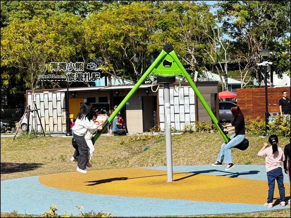 南投景點》草屯酷比親子公園~三層樓貨櫃溜滑梯,木星旋轉木馬,10幾種設施太好玩 @青青小熊*旅遊札記 南投景點》草屯酷比親子公園~三層樓貨櫃溜滑梯,木星旋轉木馬,10幾種設施太好玩 @青青小熊*旅遊札記