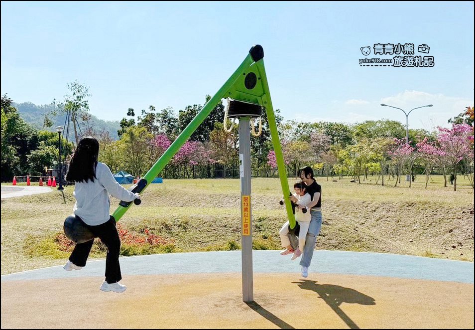 南投景點》草屯酷比親子公園~三層樓貨櫃溜滑梯,木星旋轉木馬,10幾種設施太好玩 @青青小熊*旅遊札記 南投景點》草屯酷比親子公園~三層樓貨櫃溜滑梯,木星旋轉木馬,10幾種設施太好玩 @青青小熊*旅遊札記