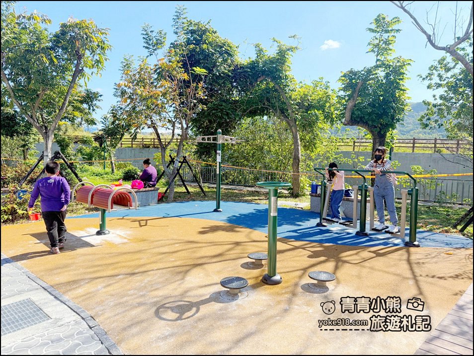 南投景點》草屯酷比親子公園~三層樓貨櫃溜滑梯，木星旋轉木馬，10幾種設施太好玩 @青青小熊＊旅遊札記