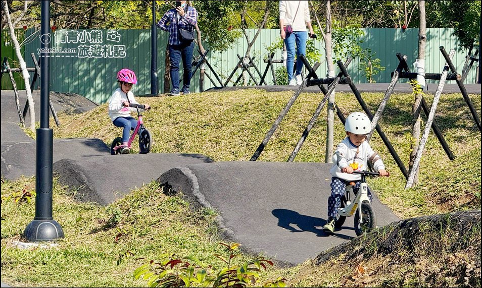 南投景點》草屯酷比親子公園~三層樓貨櫃溜滑梯,木星旋轉木馬,10幾種設施太好玩 @青青小熊*旅遊札記 南投景點》草屯酷比親子公園~三層樓貨櫃溜滑梯,木星旋轉木馬,10幾種設施太好玩 @青青小熊*旅遊札記