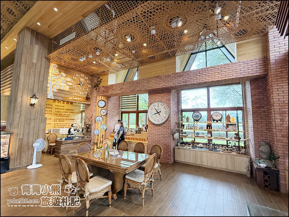 新竹景點》峨眉世界幸福咖啡總店~環境優美，悠閒喝咖啡散散步 @青青小熊＊旅遊札記