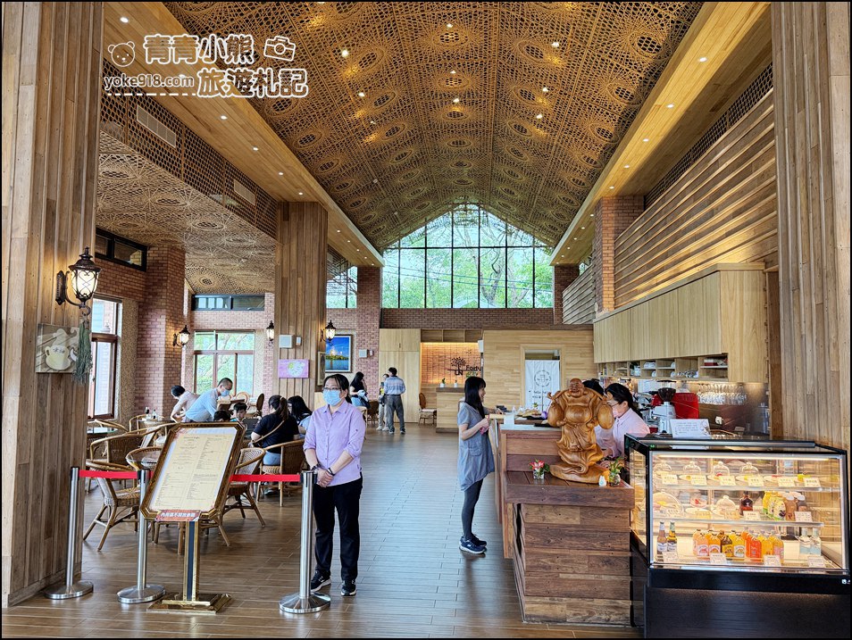 新竹景點》峨眉世界幸福咖啡總店~環境優美，悠閒喝咖啡散散步 @青青小熊＊旅遊札記