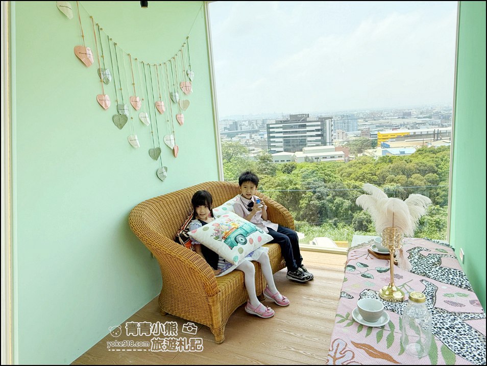 桃園景點》秘覓良品山上花兒開了咖啡景觀餐廳，評價4.7~270度玻璃屋 @青青小熊＊旅遊札記