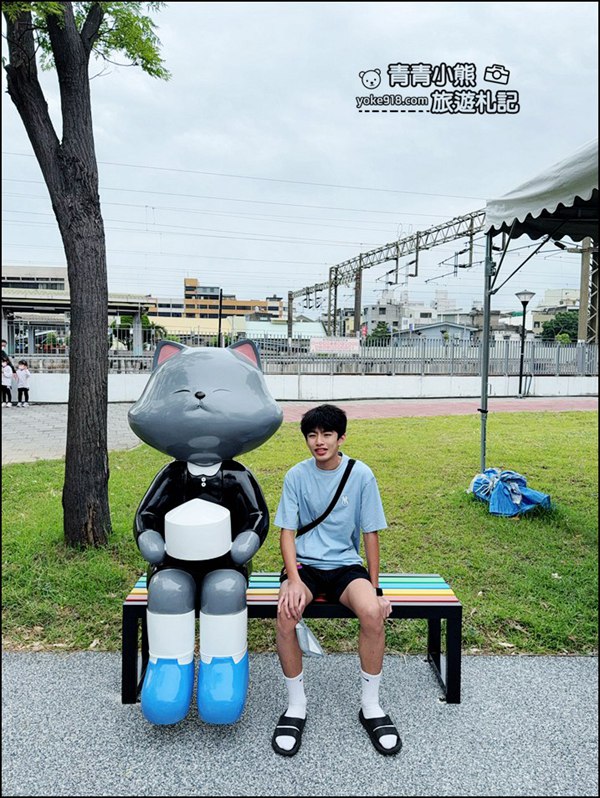 苗栗新景點》苗栗火車頭園區~貓咪出沒,好多火車頭,還可以撸貓太可愛 @青青小熊*旅遊札記 苗栗新景點》苗栗火車頭園區~貓咪出沒,好多火車頭,還可以撸貓太可愛 @青青小熊*旅遊札記