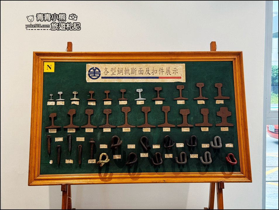苗栗新景點》苗栗火車頭園區~貓咪出沒，好多火車頭，還可以撸貓太可愛 @青青小熊＊旅遊札記