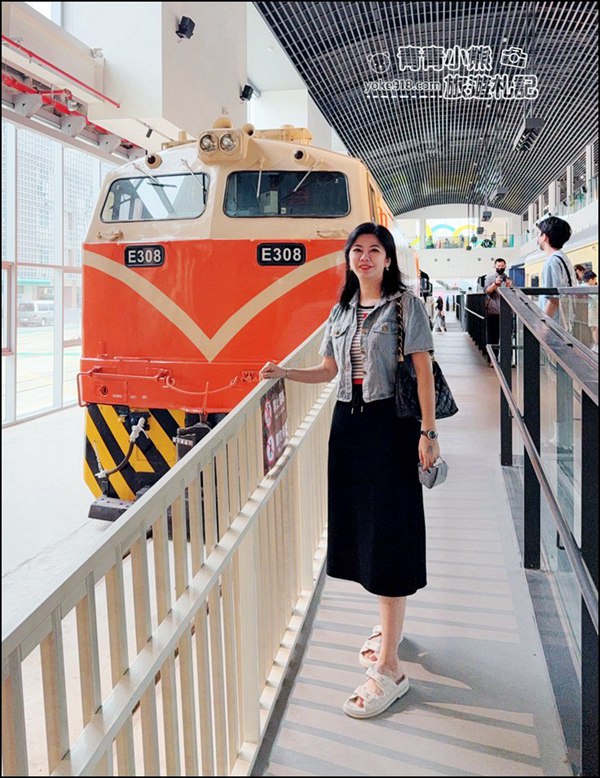 苗栗新景點》苗栗火車頭園區~貓咪出沒,好多火車頭,還可以撸貓太可愛 @青青小熊*旅遊札記 苗栗新景點》苗栗火車頭園區~貓咪出沒,好多火車頭,還可以撸貓太可愛 @青青小熊*旅遊札記