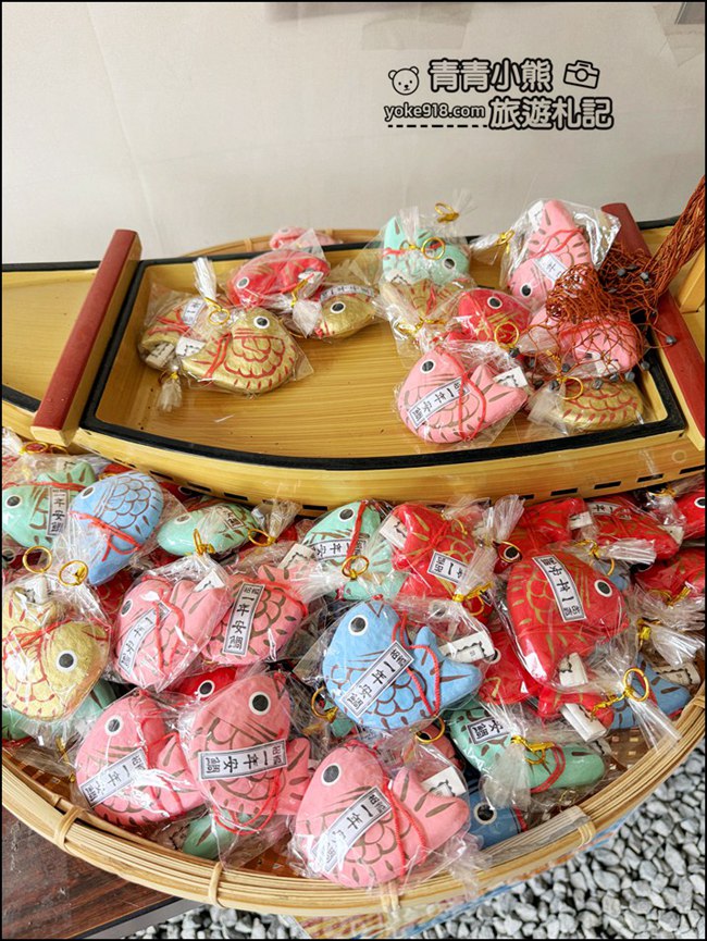北海道》札幌景點諏訪神社超可愛，Hello kitty 御守，美樂蒂，酷洛米通通有 @青青小熊＊旅遊札記