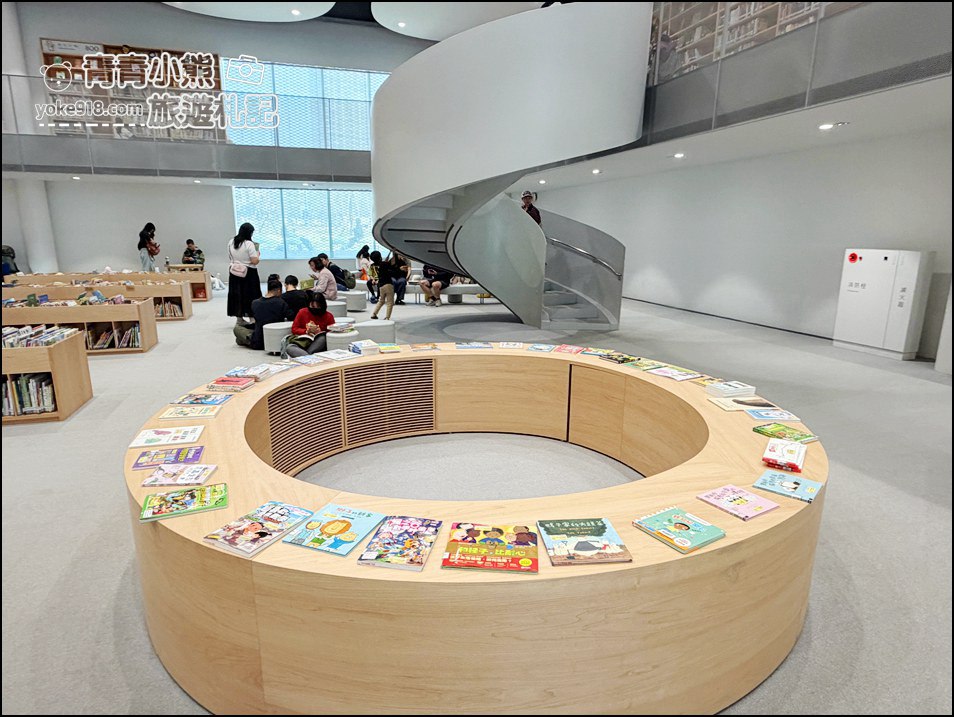 台中新景點》臺中綠美圖,結合圖書館與美術館的台中絕美新地標 @青青小熊*旅遊札記 台中新景點》臺中綠美圖,結合圖書館與美術館的台中絕美新地標 @青青小熊*旅遊札記
