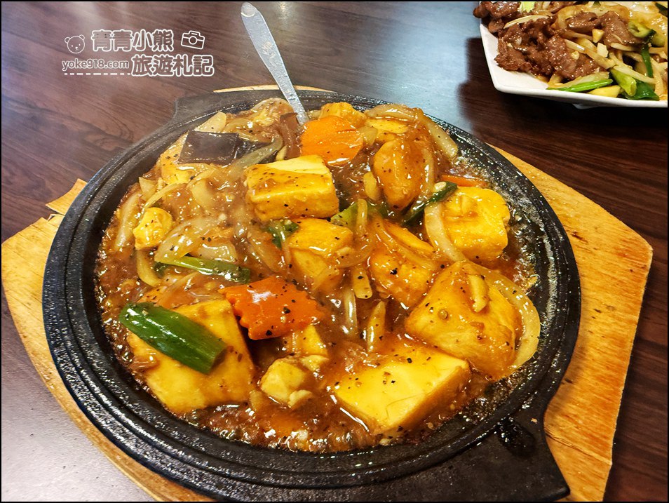 桃園景點》龍潭美食推薦石門水庫必吃甕仔雞天賜佳雞，手撕全雞香到讓人流口水。 @青青小熊＊旅遊札記