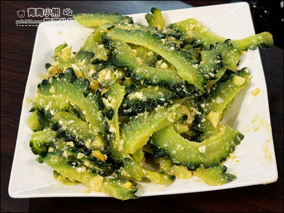 桃園景點》龍潭美食推薦石門水庫必吃甕仔雞天賜佳雞，手撕全雞香到讓人流口水。 @青青小熊＊旅遊札記